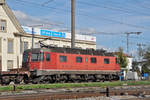 Re 620 054-7 durchfährt den Bahnhof Pratteln.