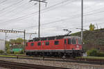 Re 620 017-4 durchfährt solo den Bahnhof Pratteln.