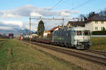 RailAdventure/RADVE.
Ein Testgüterzug mit dem Prototyp Re 620 003 bei Busswil am 11. Dezember 2018.
Foto: Walter Ruetsch