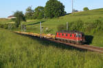 Re 620-Lokomotiven von SBB CARGO National bei Niederbipp unterwegs im letzten Abendlicht.