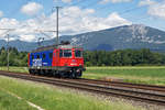 Die nigelnagelneue Refit3 Re 620 072-9  BALERNA  als Lokzug Solothurn-Oensingen unterwegs bei Deitingen vor der herrlichen Kulisse der ersten Jurakette am 25.