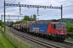 Re 620 059-6  Chavornay  legt sich bei der Durchfahrt in Villnachern AG in die Kurven und ist am 05.06.2020 auf dem Weg nach Basel.