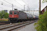 Re 620 075-2 durchfährt den Bahnhof Pratteln.