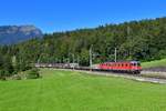 Re 620 080 und eine Re 420 mit einem Güterzug am 04.09.2020 bei Goldau.