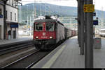 SBB - Lok Re 6/6 620 083-6 mit Güterwagen bei der durchfahrt im Bahnhof Olten am 22.09.2020