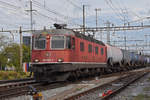 Re 620 054-7 durchfährt den Bahnhof Pratteln.