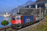 Re 620 023-2  Rupperswil  ist am Vormittag des 26.11.2020 zwischen Montreux und Villeneuve vor der Kulisse des Schloss Chillon in Richtung Wallis unterwegs.