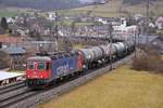 Re 620 029-9  Interlaken  mit einem Kesselzug auf dem Weg nach Basel, aufgenommen in Zeihen AG am 21.12.2020.