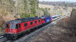 Re 620 037-2  Sonceboz-Sombeval  zusammen mit der frisch revidierten 620 027-3  Luterbach-Attisholz  auf dem Weg nach Basel, aufgenommen zwischen Villnachern und Schinznach-Dorf am 04.03.2021.