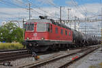 Re 620 031-5 durchfährt den Bahnhof Pratteln.