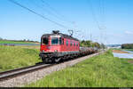 Am 03.05.2021 ist SBB Cargo Re 620 025-7 mit dem täglich verkehrenden Nahgüter von Müntschemier nach Cornaux unterwegs und konnte hier vor Ins aufgenommen werden.