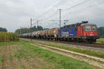 Re 620 005-9  USTER  mit einem Kesselwagenzug bei herbstlicher Stimmung in Deitingen unterwegs am 12.