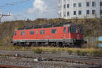 Re 620 064-6 durchfährt solo den Bahnhof Pratteln.