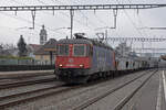 Re 620 033-1 durchfährt den Bahnhof Rupperswil.