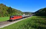 Re 620 053 mit einem Güterzug am 27.04.2022 bei Tecknau.