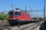 Re 620 025-7 durchfährt den Bahnhof Pratteln.