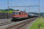 Re 620 054-7 durchfährt den Bahnhof Gelterkinden.