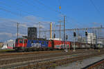 Re 620 072-9 durchfährt am 07.12.2022 den Bahnhof Pratteln.