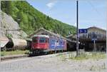 Die SBB Re 6/6 11688 (Re 620 088-5)  Linthal  in der Rail-X Lackierung hatte in Domo II den   Spaghetti -Zug übernommen und ist nun in Vallorbe eingetroffen, wo sie von SNCF Loks abgelöst werden wird. Links im Bild ist der Gegenzug zu erkennen. 

16. Juni 2022