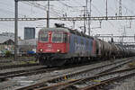 Re 620 081-0 durchfährt am 17.01.2023 den Bahnhof Pratteln.