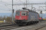 Re 620 008-3 durchfährt am 17.02.2023 solo den Bahnhof Möhlin.