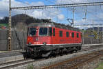 Re 620 025-7 durchfährt am 27.03.2023 solo den Bahnhof Gelterkinden.