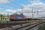 Re 620 015-8 durchfährt am 27.04.2023 den Bahnhof Pratteln.