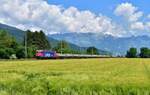 Re 620 033 mit einem Kieszug am 06.06.2023 bei Sevelen.