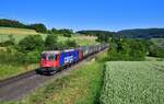 Re 620 075 mit einem Stahlzug am 07.06.2023 bei Hornussen.