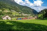 Am 19.08.2023 sind die beiden Altbauloks SBB Cargo Re 620 071 und Re 620 052 mit einem Güterzug unterwegs in Richtung Norden und konnten hier an der Gotthard Südrampe bei Ambri-Piotta