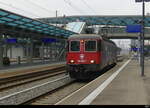 SBB - Lok Re 6/6  620 068-7 als Lokzug bei der durchfahrt im Bhf. Renens am 2024.11.30