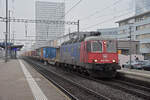 Re 620 024-0 durchfährt am 06.02.2025 den Bahnhof Pratteln.