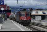 SBB - Lok 620 089 mit 5 Güterwagen bei der durchfahrt im Bhf. Busswil am 28.02.2025