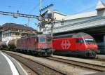 Dass Rot nicht gleich Rot ist, zeigt dieses Bild: SBB Rotvariationen der Re 6/6 11629 und Re 460 035-9 in Lausanne am 5.