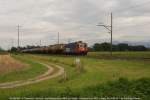 Re 620 060 *Tavannes* rauscht mit einem leeren Kesselwagenzug von Salez-Sennwald durch die  Prrie  bei Haag SG in Richtung Buchs SG  14.08.08