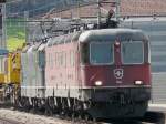 SBB - Re 4/4 11656 + Re 4/4 mit Gterzug bei der Durchfahrt im Bahnhof von Bellinzona am 18.09.2008