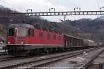 Re 6/6 11608 *Wetzikon* wartet mit dem 64738 Mels - RBL in Ziegelbrcke auf die Weiterfahrt.