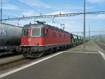 SBB- Cargo: Mit einem leeren Kieszug trifft die Re 6/6 11607  Wattwil  in Rotkreuz ein.