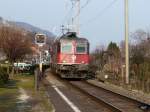 SBB - Re 6/6  vor Gterzug bei der Durchfahrt in Ligerz am 03.03.2011