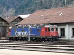 SBB - Re 6/6  620 033-1 (bei Wasserfassen) vor dem Depot in Erstfeld am 09.04.2012 ..