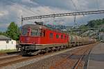 Re 620 11617 fährt mit einem Kesselzug durch Richterswil am 18.6.2014