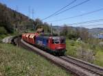 Die Re 620 012 mit einem Schotterzug am 26.04.2012 unterwegs bei Immensee.