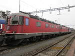 Die SBB Re 620 017-4|SBB Re 6/6 Nr. 11617  Heerbrugg , 
die SBB Re 6/6 Nr. 11641  Moutier (hinter die SBB Re 6/6 Nr. 11617  Heerbrugg ),
SBB Re 620 060-4  Tavannes  (hinter die SBB Re 6/6 Nr. 11641  Moutier )waren  am 05.02.17 um etwa 14.40 Uhr auf den Abstellgleisen in Bülach zu sehen und warten vielleicht auf den nächsten Auftrag im Kies-,Containerverkehr oder Güterverkehr. 
