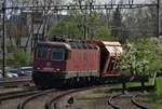 Die SBB Re 6/6 11644  Cornaux  | SBB Re 620 044-8 durchfährt mit einem Kies-Güterzug den Bahnhof Bülach.