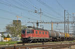 Re 620 015-8 durchfährt den Bahnhof Pratteln.