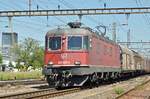 Re 620 022-4, durchfährt den Bahnhof Pratteln.