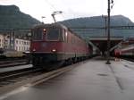 Etwas regnerisch war der Abend des 30.04.2007 als Re 6/6 11609 und Re 4/4 11179 als so genannte Re 10/10 in Arth-Goldau mit ihrem Gterzug dem Gotthard zustreben.