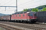 Re 620 017-4 durchfährt den Bahnhof Gelterkinden.