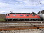 SBB - Re 6/6  620 035-6 vor Güterzug unterwegs bei Prattelen am 28.10.2017