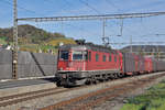 Re 620 017-4 durchfährt den Bahnhof Gelterkinden.